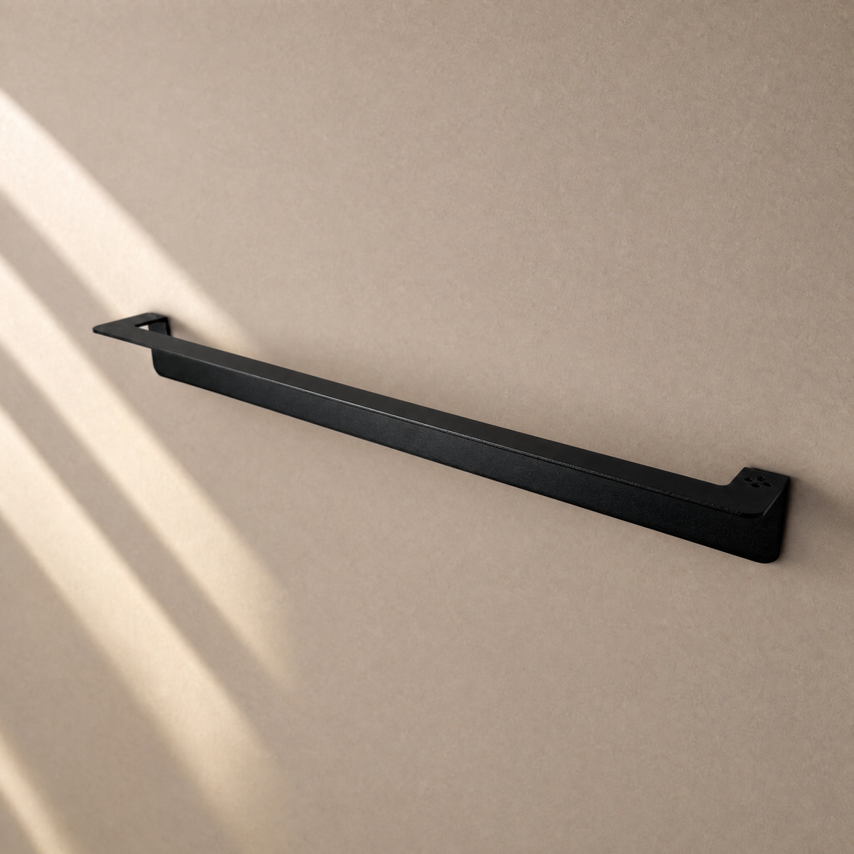 Handtuchhalter groß Schwarz ohne Handtuch an der Wand
